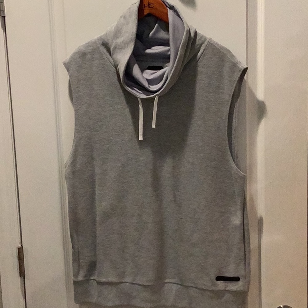 Men’s Under Armour vest. NWOT